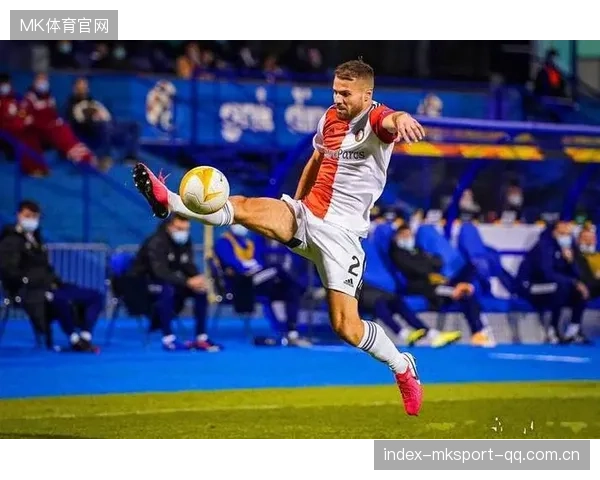 阿贾克斯—阿尔克马尔远距离吊射入网，谁才是赛场上的真正主宰？